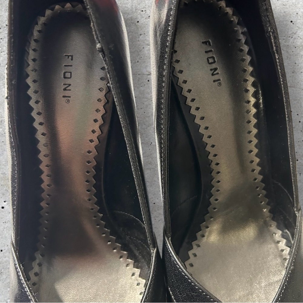FIONI Black Cross Strap Heels. Size 8 - Picture 5 of 8